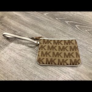 Michael Kors | Wristlet